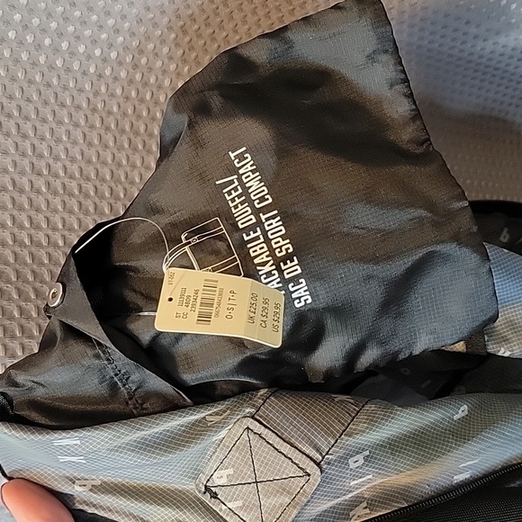 NWT Victoria's Secret PINK Logo Camo Duffle Bag - Picture 5 of 5